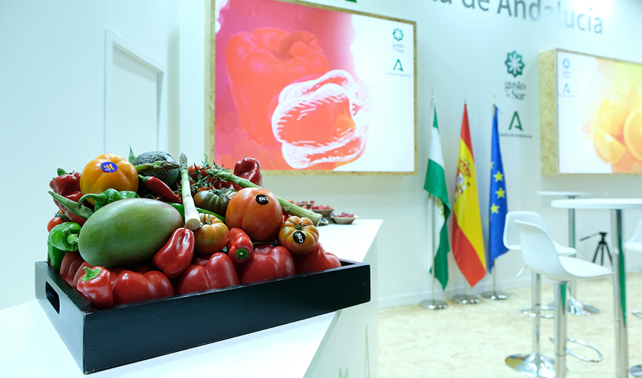 
			      Estand andaluz en una anterior edición de \u0027Fruit Attraction\u0027, la muestra internacional centrada en el sector hortofrutícola.			    
			  