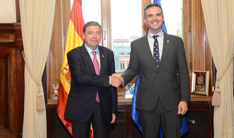 Fernández-Pacheco se reúne con el ministro Luis Planas